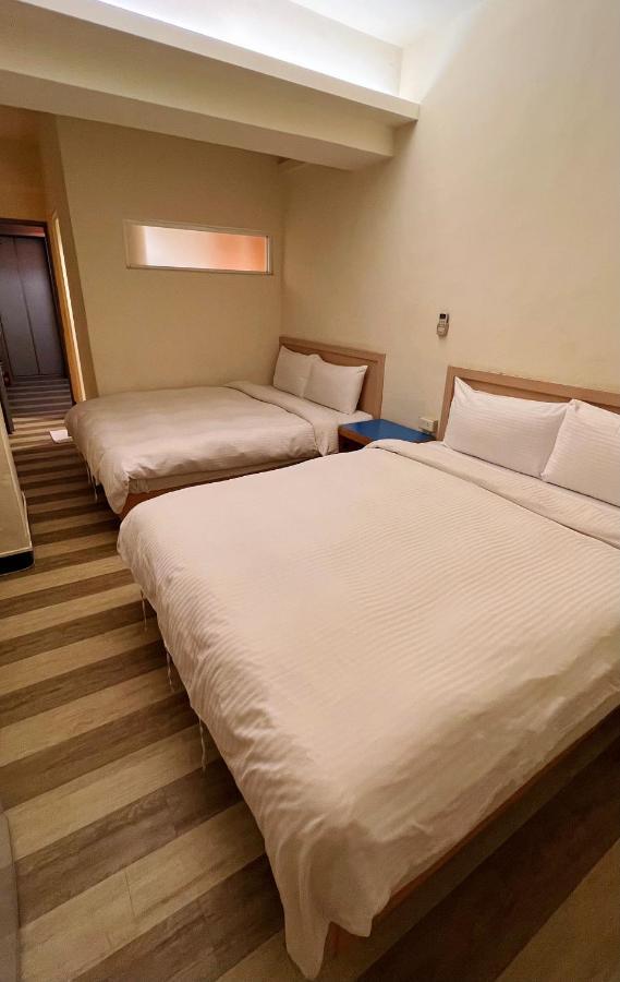 Hwa Hong Hotel Kaohsiung Esterno foto