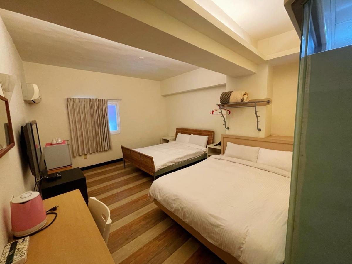 Hwa Hong Hotel Kaohsiung Esterno foto