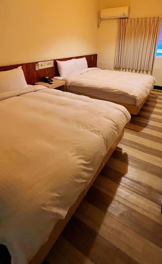 Hwa Hong Hotel Kaohsiung Esterno foto