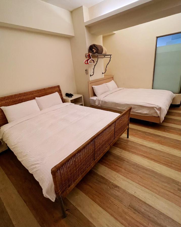 Hwa Hong Hotel Kaohsiung Esterno foto