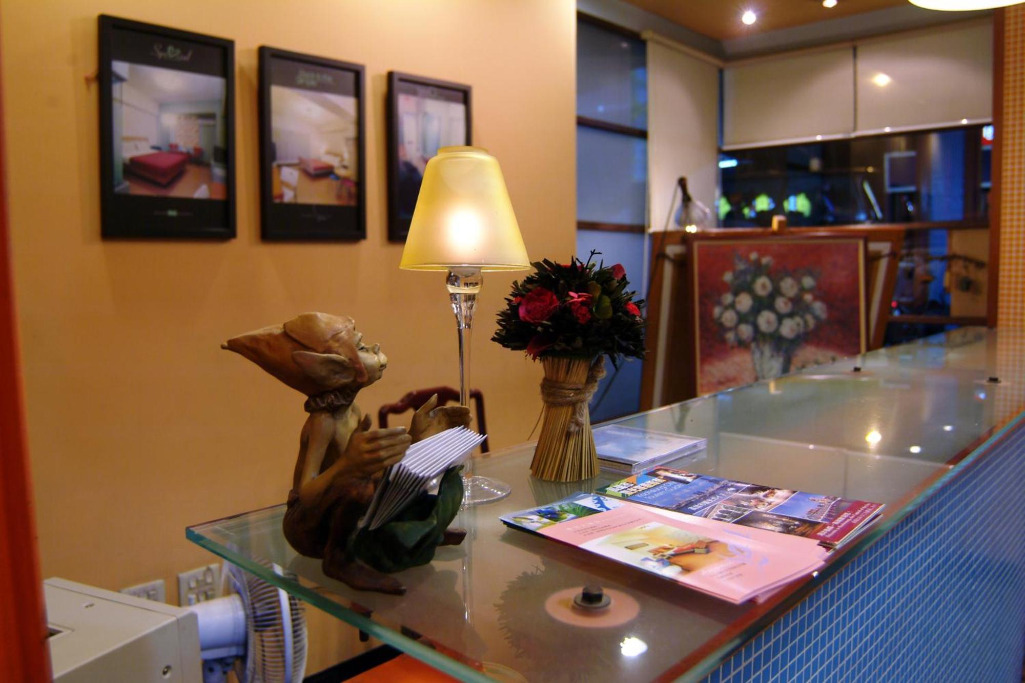 Hwa Hong Hotel Kaohsiung Esterno foto
