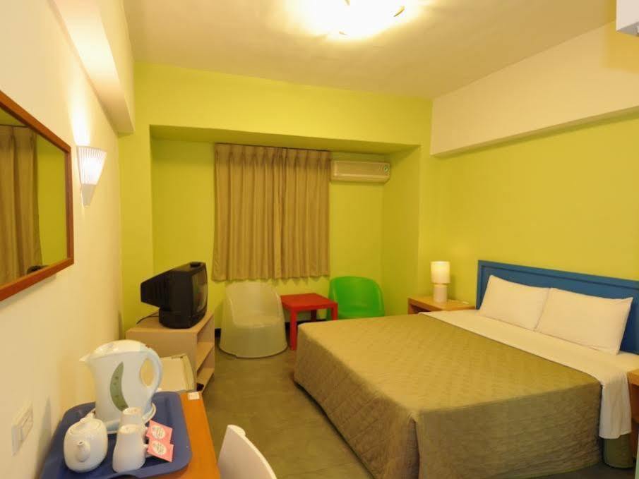 Hwa Hong Hotel Kaohsiung Esterno foto